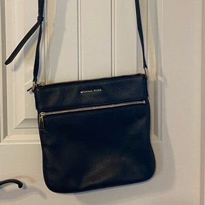 MICHAEL KORS Pebbled Leather RILEY Crossbody Bag Purse Black